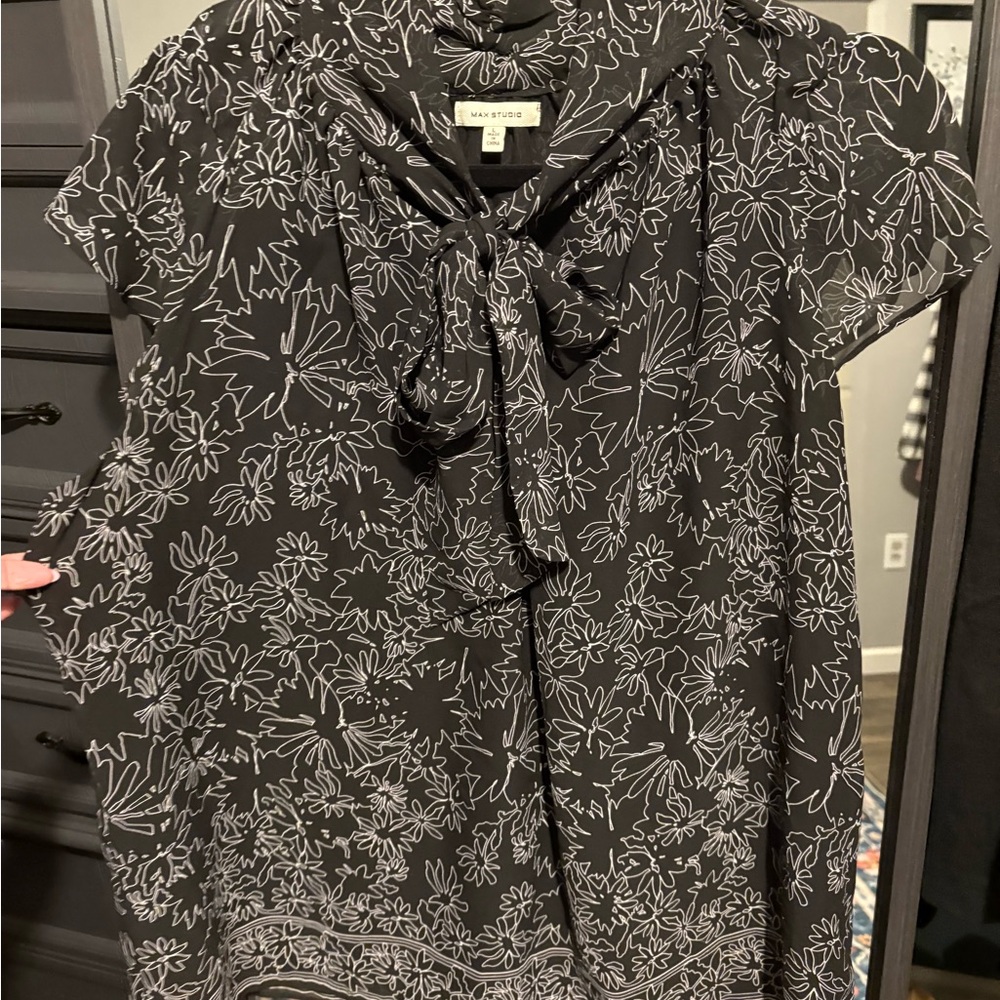 Max Studio Black and White Puff Sleeve Blouse